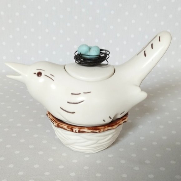Mud Pie Ceramic Nesting Bird Creamer w/Lid Sitting On Top Ceramic Nest - Picture 1 of 9
